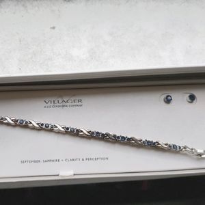 New in box Liz Claiborne set